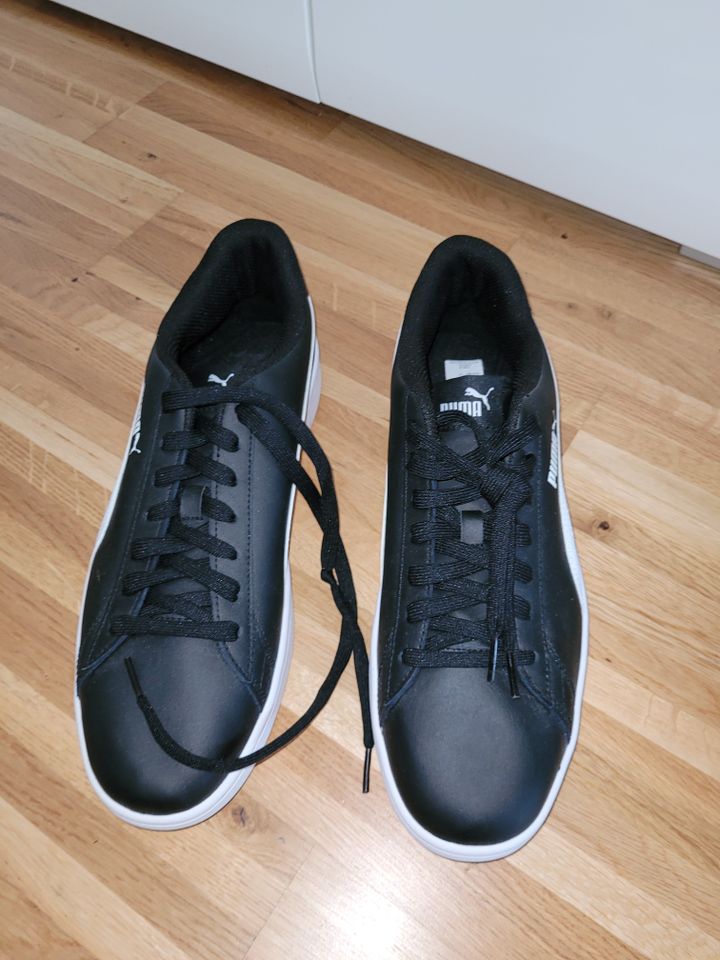 modische Sneaker Schuhe Puma 46 UK11 Neu schwarz weiß in München