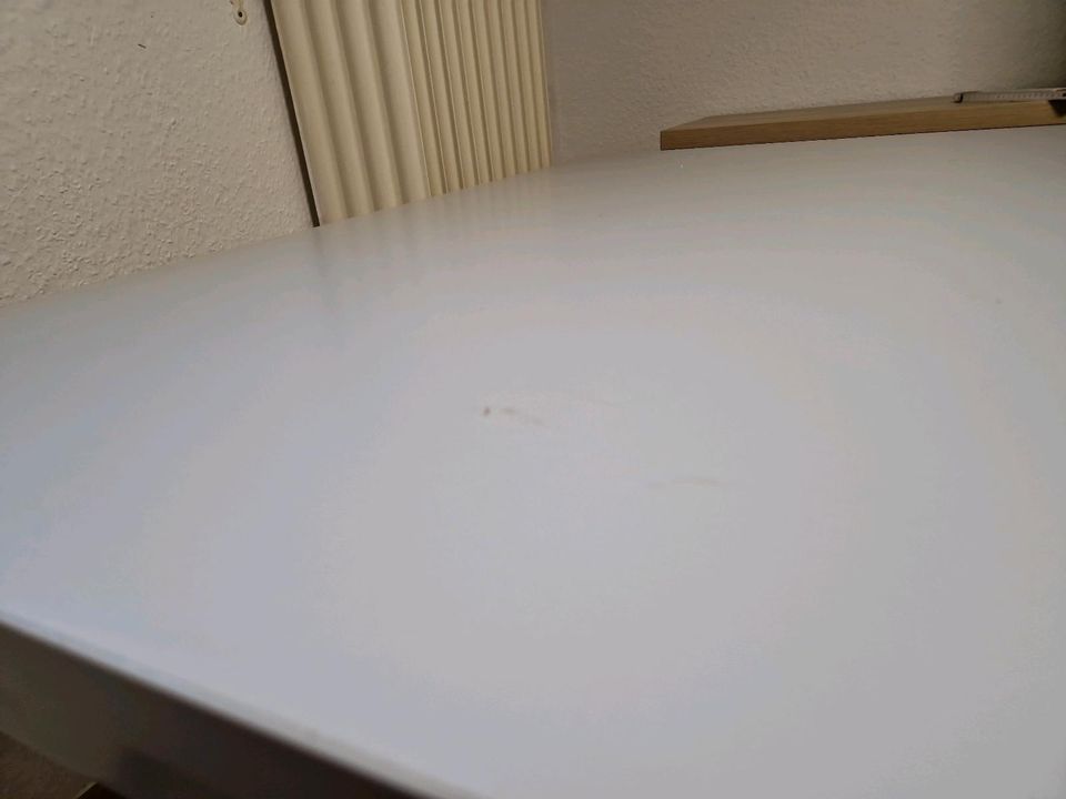 Schreibtisch gebraucht 120 cm x 80 cm in Lüneburg