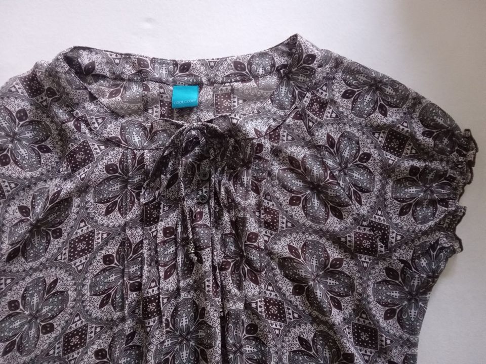 leichte gemusterte Shirt-Bluse, Größe 42 in Lahnstein