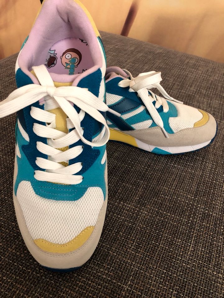 Neuwertige DIADORA RICK and MORTY X N902 gr.42.5  27cm SNEAKER in Berlin