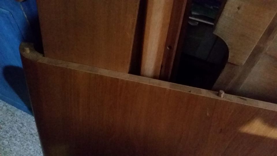 Doppelbett aus Holz, Eigenanfertigung vom Möbeltischler in Halle