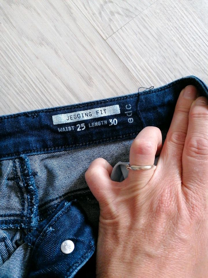 Edc Jeans W 25 L 30 in Emmendingen