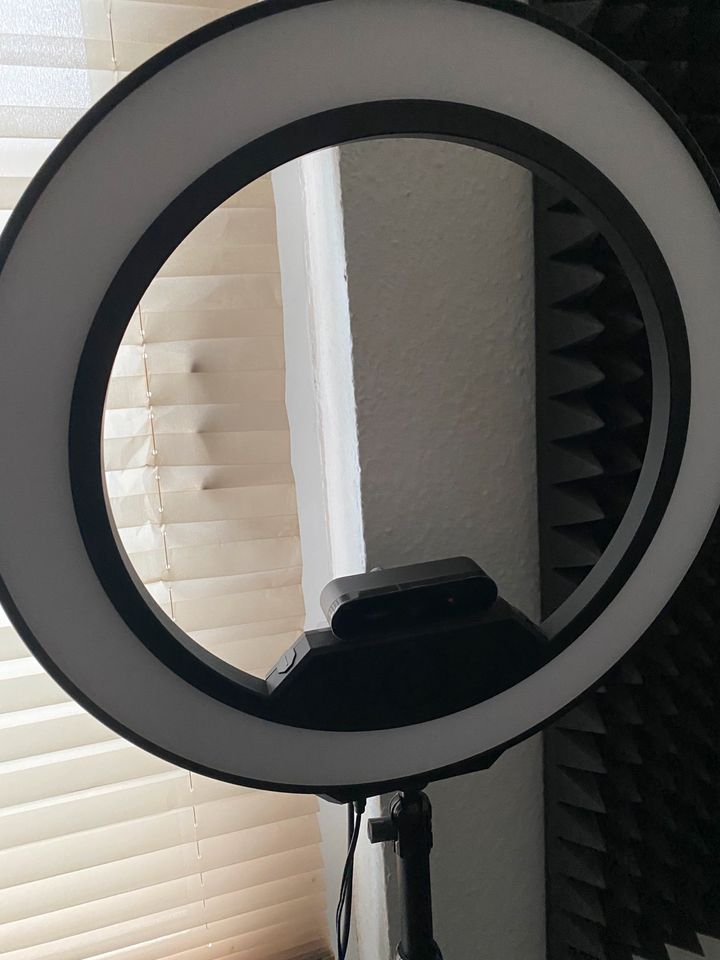 Elgato Ring Light mit Logitech 4K Brio in Düsseldorf