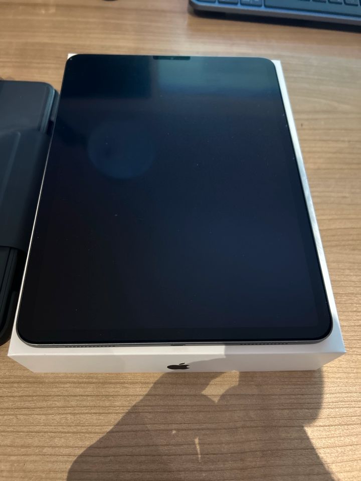 iPad Pro 11“ 2020 64GB space grey mit Apple Pencil, Tastatur in Riedenburg