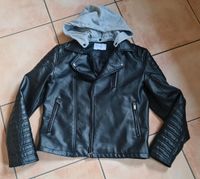 Neu! Bikerjacke Kunstlederjacke mit abnehmbarer Kapuze Größe 158 Niedersachsen - Aurich Vorschau