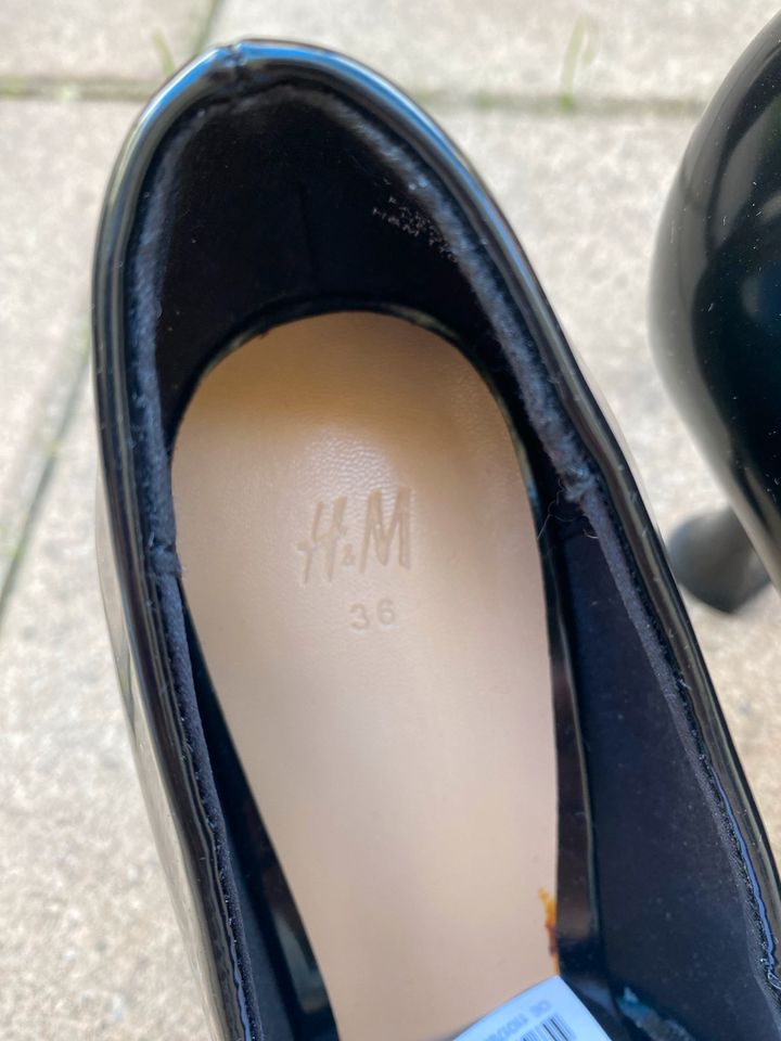 Nagelneue Lack High Heels Plateaux Absatz H&M in Berlin