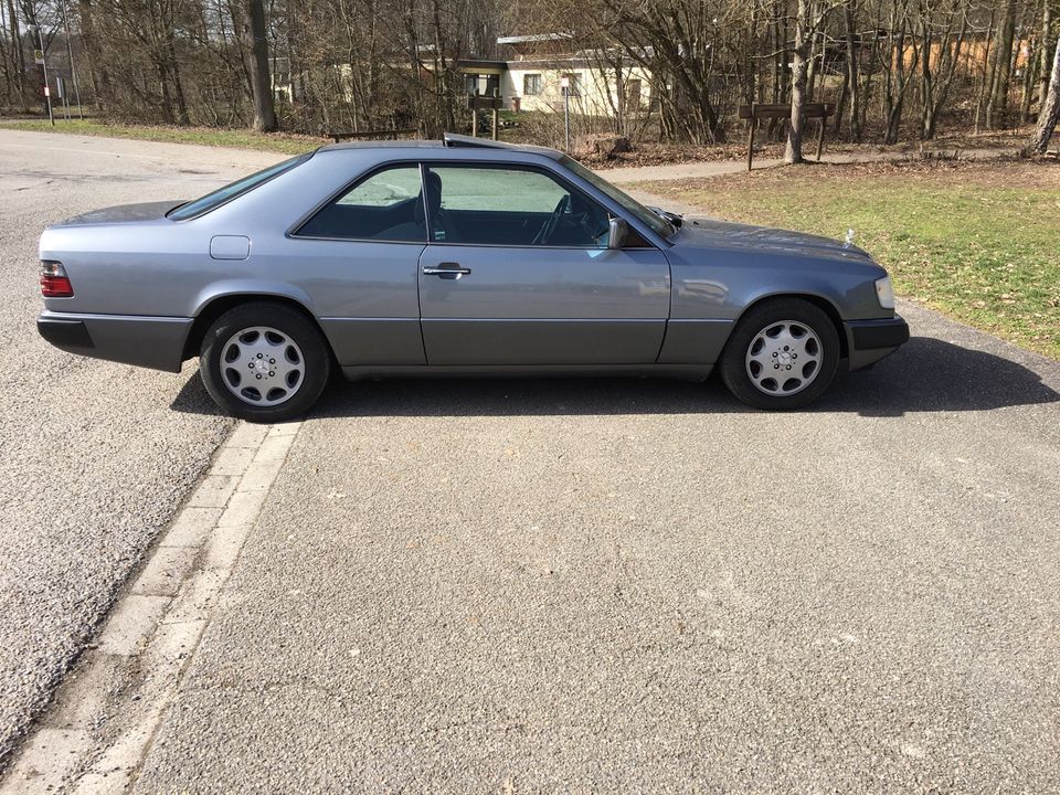 Mercedes-Benz 320 Coupe W124 Klima Leder Autom. H-Zul Top Zustand in Maulbronn