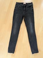 Vero Moda Jeans Gr. S/30 Kr. München - Ottobrunn Vorschau