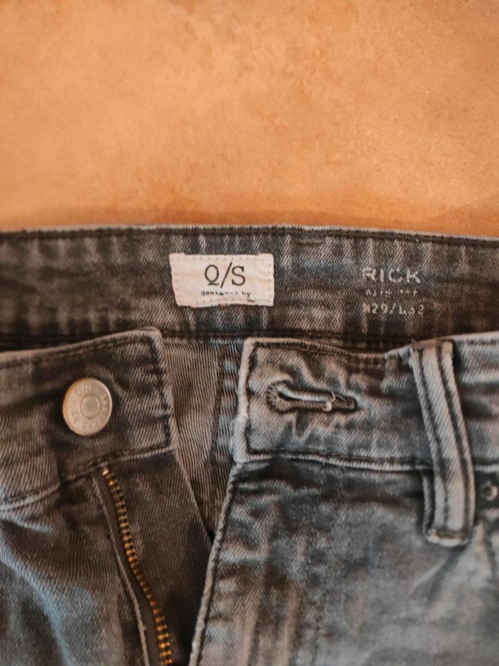 Q/S Herren Jeans Hose, Farbe grau, Größe RICK 29/32 in Gerolsbach