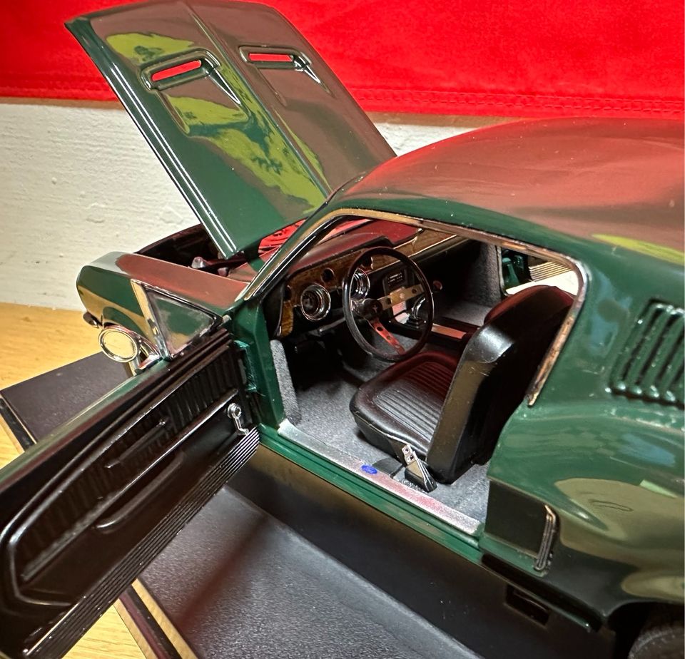 AUTOart BULLITT McQueen Ford Mustang GT-390 Modellauto 1:18 in Nürnberg (Mittelfr)