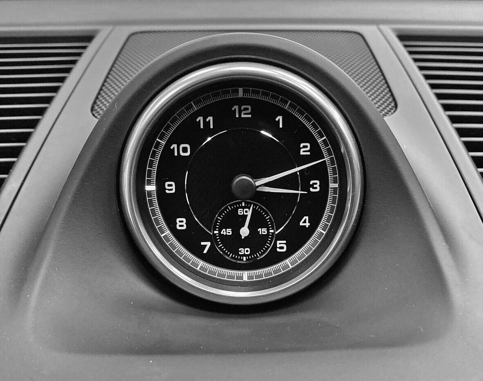 Porsche Analog-Uhr original in Emmering