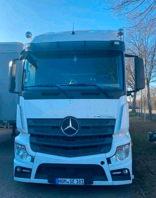 Mercedes Actros mit 3 Achse Anhänger in Kirkel