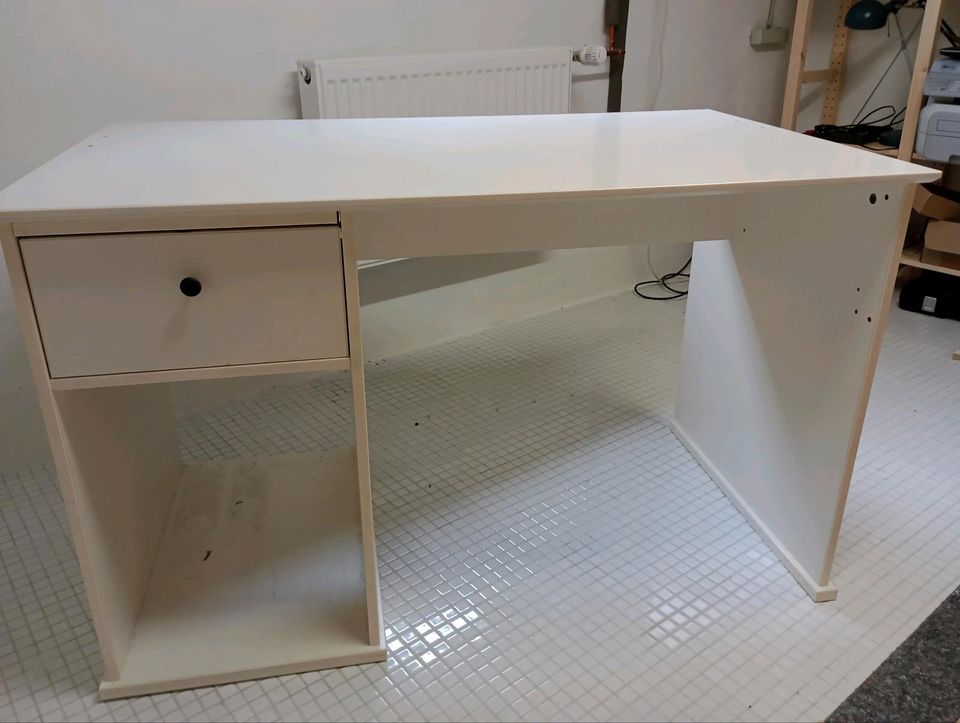 Schreibtisch Ikea weiß in Hamm