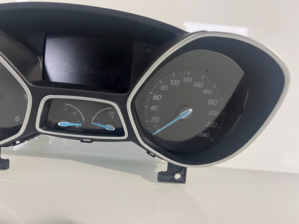 Tacho Ford Focus MK III 1,6 TDCi Kombiinstrument Tachometer in Wilnsdorf