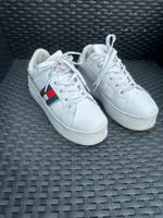 Tommy Hilfiger Sneaker Damen Gr. 37 weiß Niedersachsen - Gifhorn Vorschau