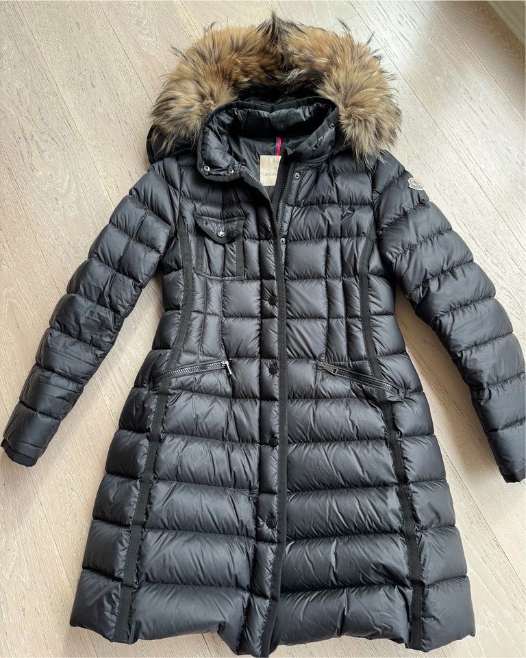 Moncler Daunenmantel Gr.3 in Düsseldorf