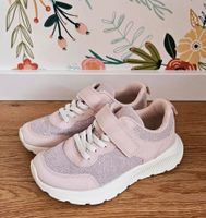 Neuwertig H&M Sneaker Turnschuhe Glitzer rosa Gr. 30 Nordrhein-Westfalen - Krefeld Vorschau