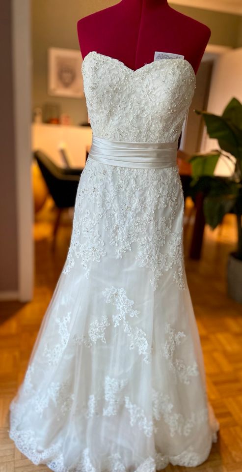 Brautkleid Sincerity Bridal, A Linie, Spitze in Bonn