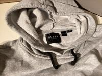 Neuwertig. Schöner Kapuzenpulli,Hodie von Guess Nordrhein-Westfalen - Brühl Vorschau