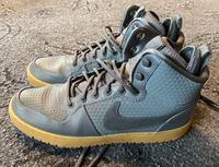 NIKE HOHE SNEAKER SCHUHE IN GRAU GR. 44,5 WINTERFEST Hessen - Hünfelden Vorschau