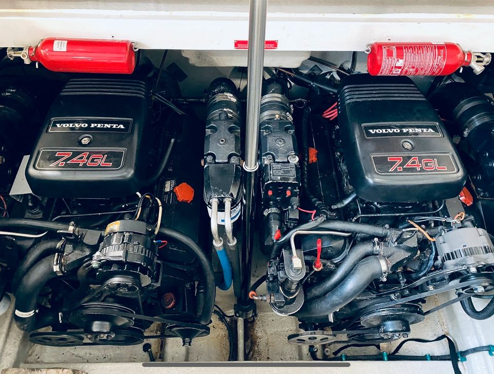 2x Volvo Penta 7,4l GL 330PS 260h Motoren baugleich Mercruiser in Neustadt in Holstein