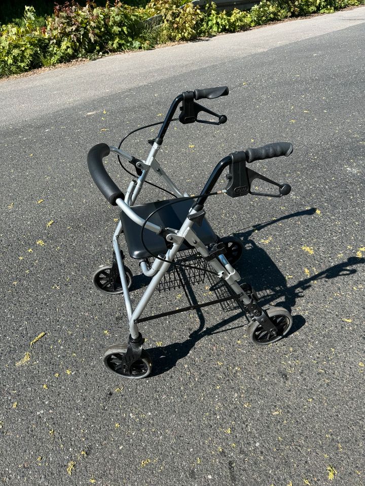 Rollator der Marke Nova in Stadtoldendorf