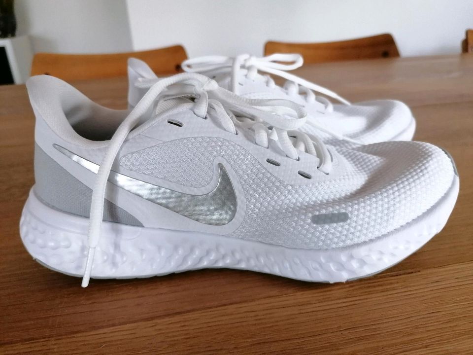 Nike Damen Sneaker weiß Gr. 38 in Hessen - Offenbach | eBay Kleinanzeigen  ist jetzt Kleinanzeigen