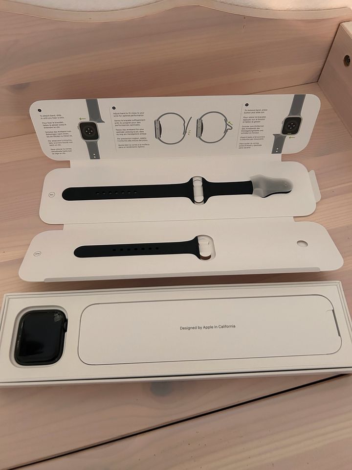 Apple Watch SE 2020 44mm mit Displayschaden in Stavenhagen