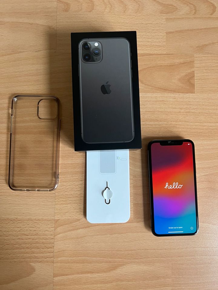 iPhone 11 Pro, Space Gray, 64GB, Akku 80%, Schutzglas noch drauf in Hannover