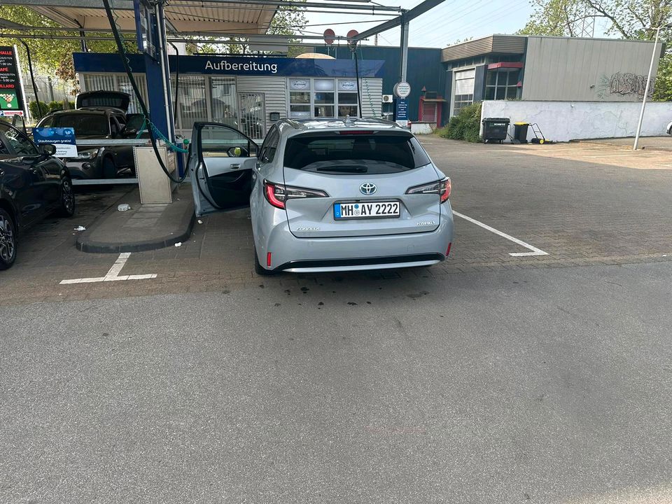 Toyota Corolla  2023  Haybrid Neu Tüv 2026 in Mülheim (Ruhr)