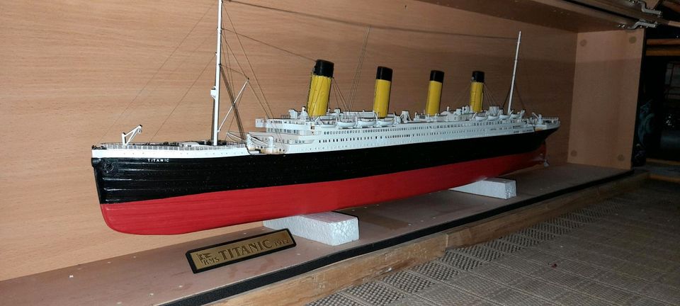 Titanic RMS Holzmodell 1:250 fasst fertig in Nauort