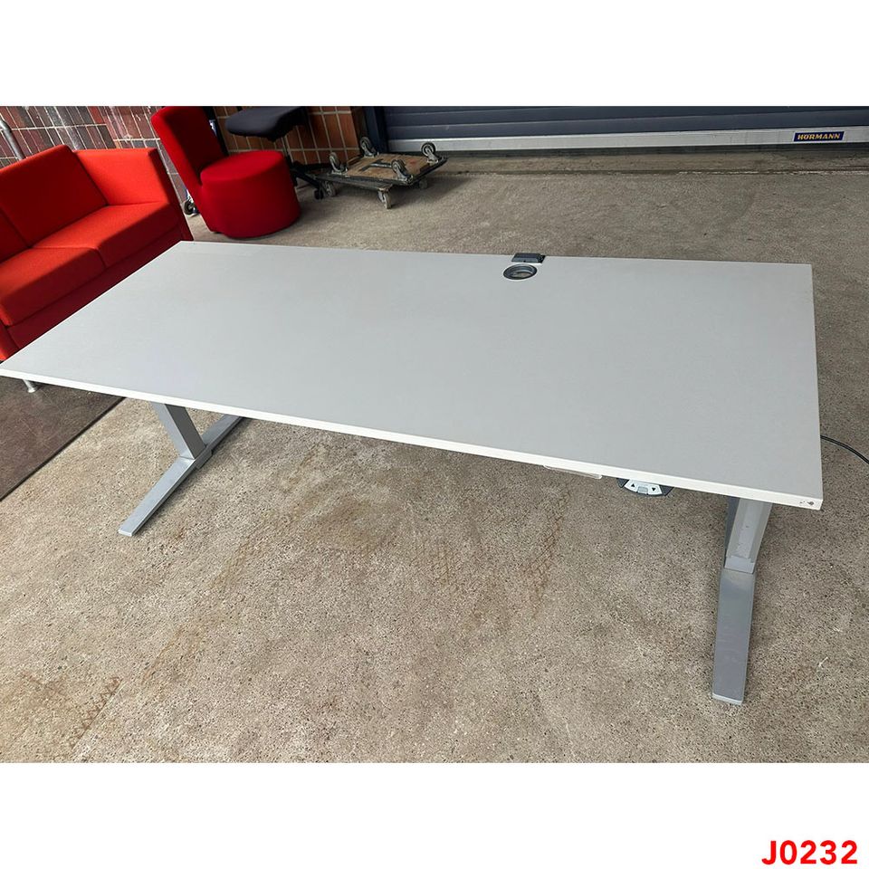 70x K&N Talo.S Schreibtisch elektrisch 200 x 80 cm Stehtisch Büro in Bad Belzig