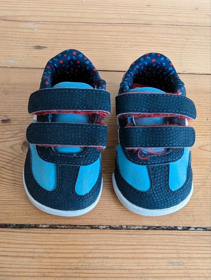 Babykrabelschuhe Gr. 17 von Adidas in Berlin