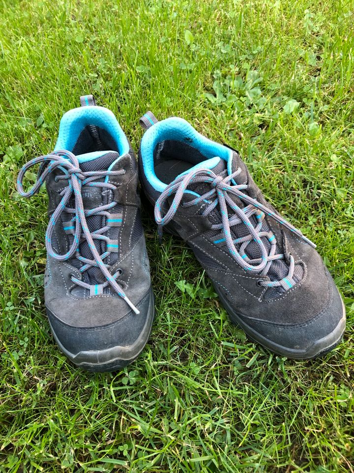 Wanderschuhe mit Tex-Membran von McKinley in Meerbusch