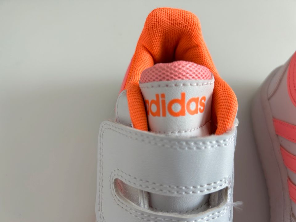 Kinderschuhe - Sneaker - Adidas -Größe 26 in Halsbrücke