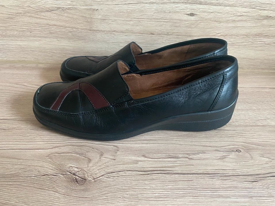 Hush Puppies Halbschuhe Mokassins Gr: 6,5 schwarz bordorot in Camburg