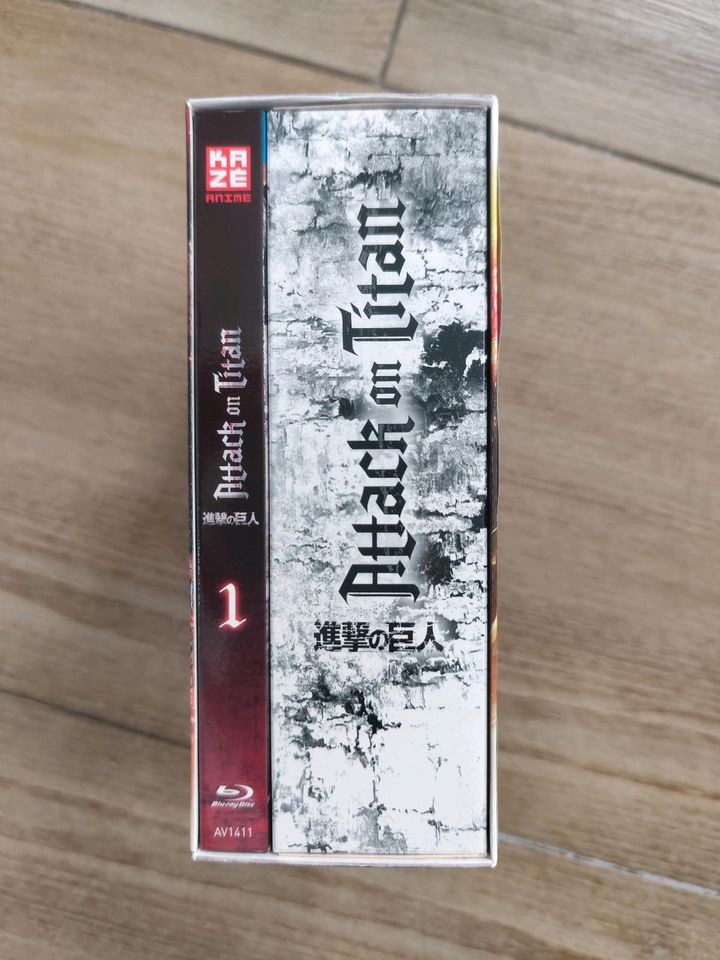 Attack in Titan Staffel 1 sammelschuber mit 3 discs in Bad Essen