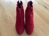 Tamaris Stiefelette rot wildleder Antishock Gr. 38 Sachsen - Annaberg-Buchholz Vorschau