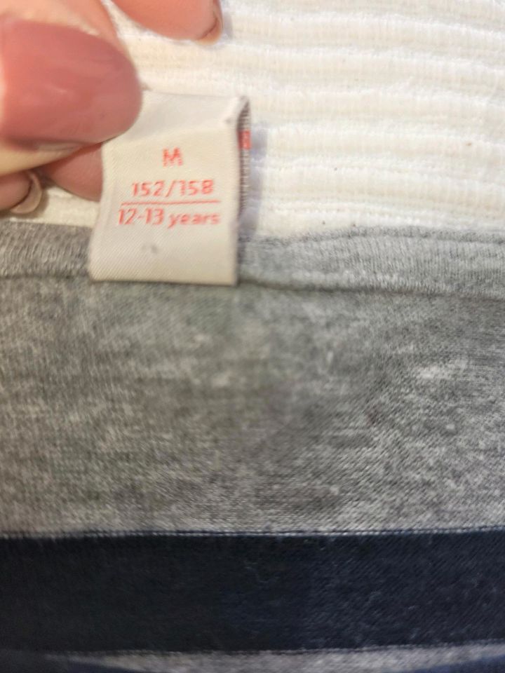 ESPRIT GR 152 / 158, Langarmshirt Pailletten, in Stuttgart