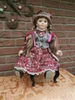 Bijou Brigitte Daniela dolls 9559 Puppe ca.50cm mit Stuhl Niedersachsen - Rühen Vorschau