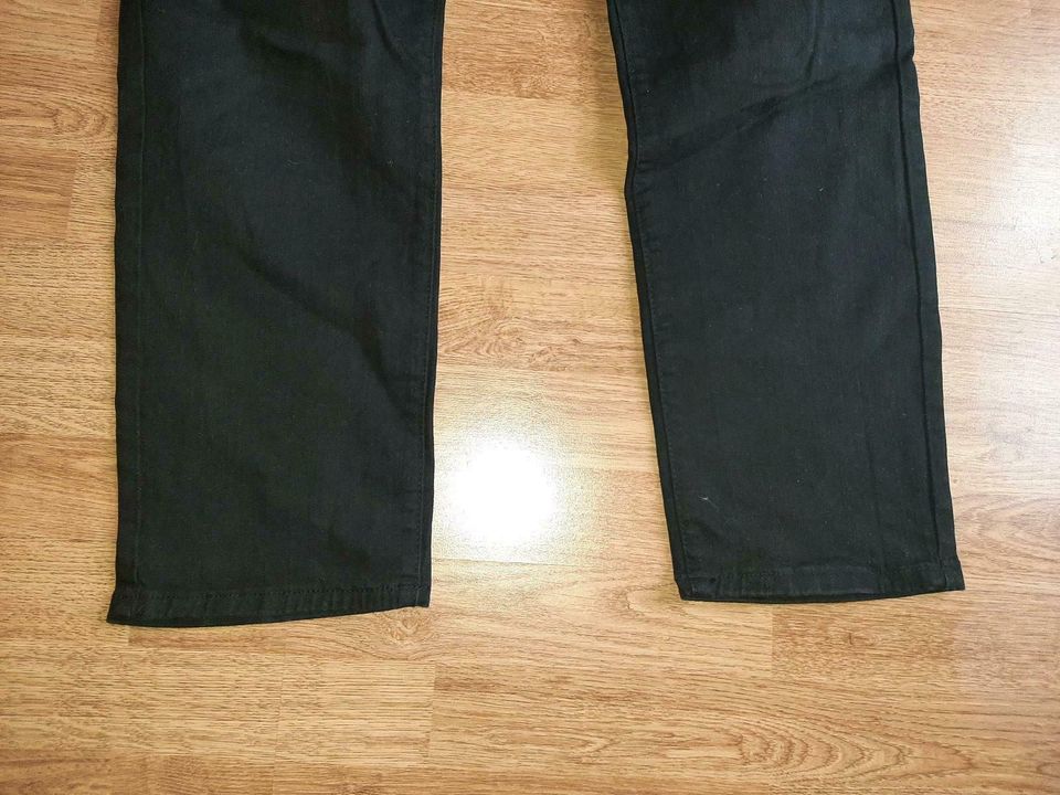 Schwarze Jeans B.P.C. Grösse 44 in Köln