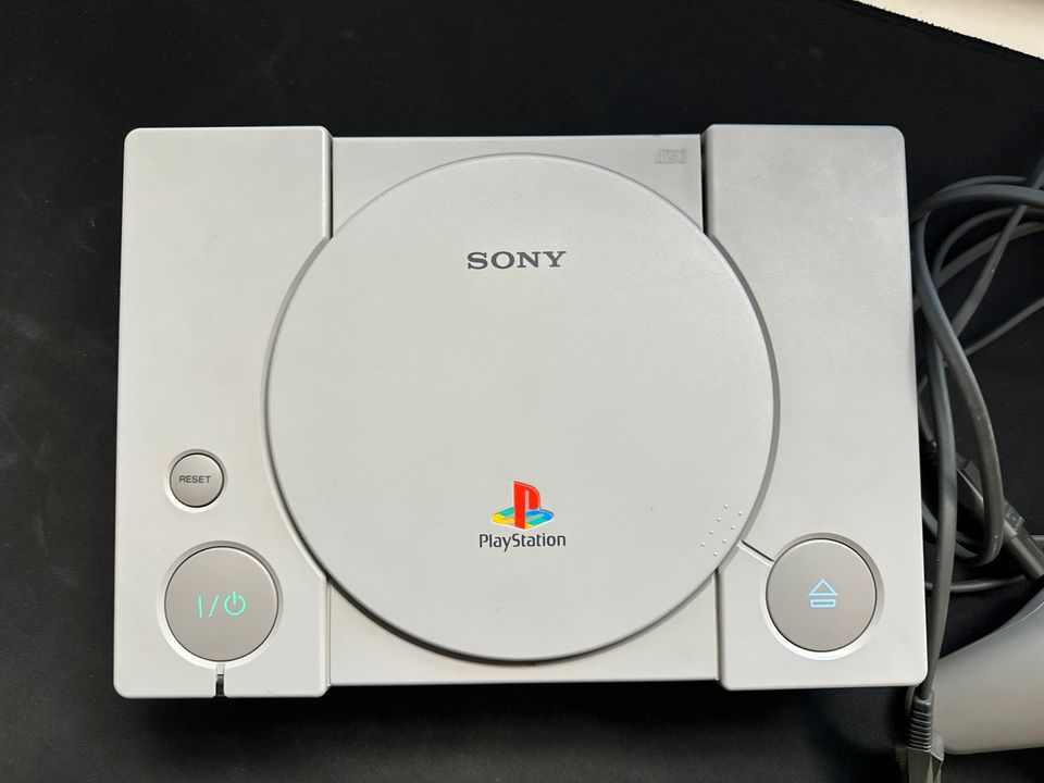 PlayStation 1 mit einem Controller (sehr guter Zustand) in Jüchen