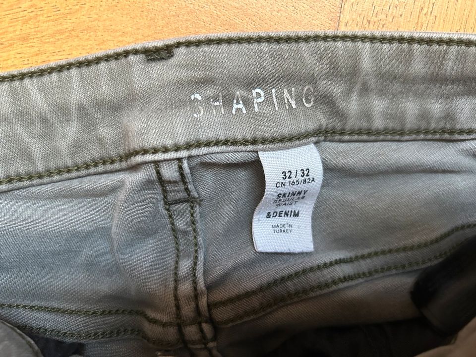 Jeans grau, in Sulzbach (Saar)