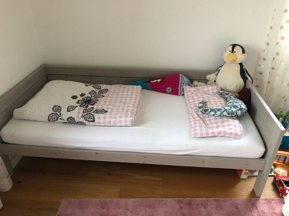Life Time halbhohes Bett mit gerader Leiter + Spielvorhang 90x200 in Korschenbroich