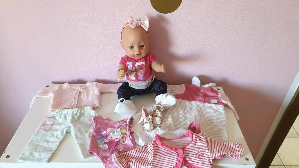 Baby Born Puppe + Kleidung und Zubehör in Koblenz