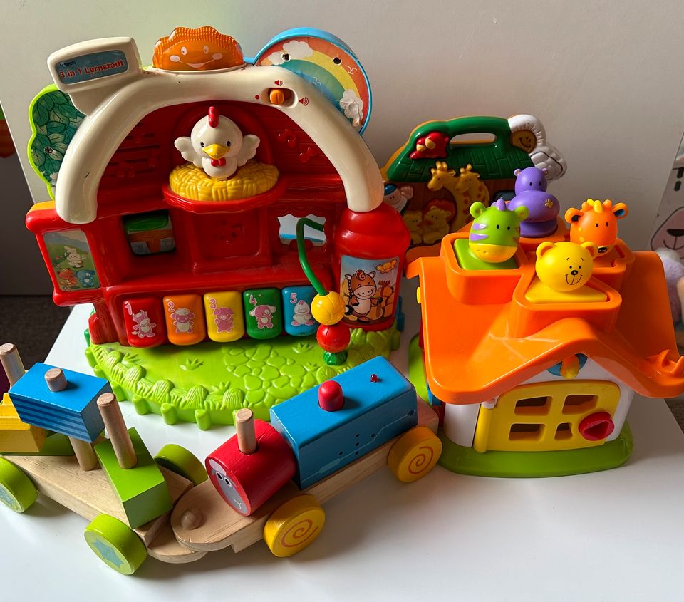 Baby Spielzeug Komplett teilweise defekt in Bremerhaven