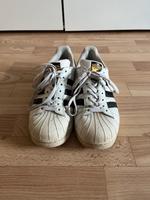 Adidas Superstars Schuhe 41.5 Sachsen-Anhalt - Bernburg (Saale) Vorschau