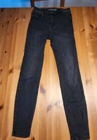 Amisu Skinny High Waist Jeans Größe W27 schwarz Niedersachsen - Springe Vorschau