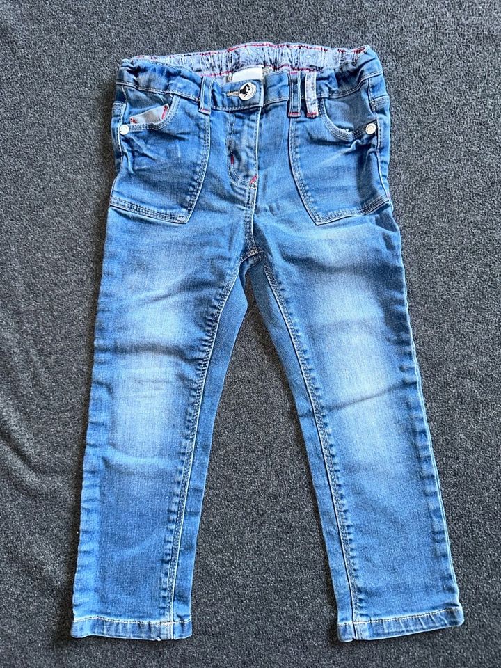 Verschieden Jeans, Leggings und Jogginghosen Gr.98/104 in Hilders