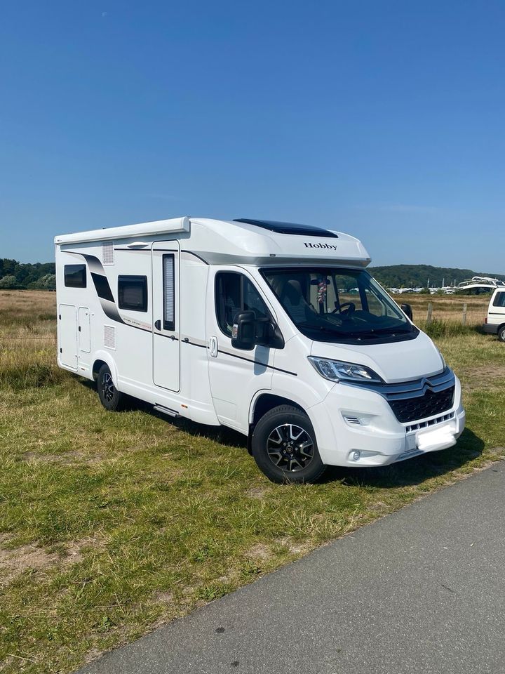 Hobby Optima OnTour Edition V65 GE / AHK + Solar / großes Bett in Flensburg